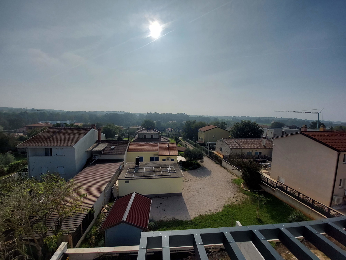 Novogradnja v Karigadoru – 350 metrov od morja